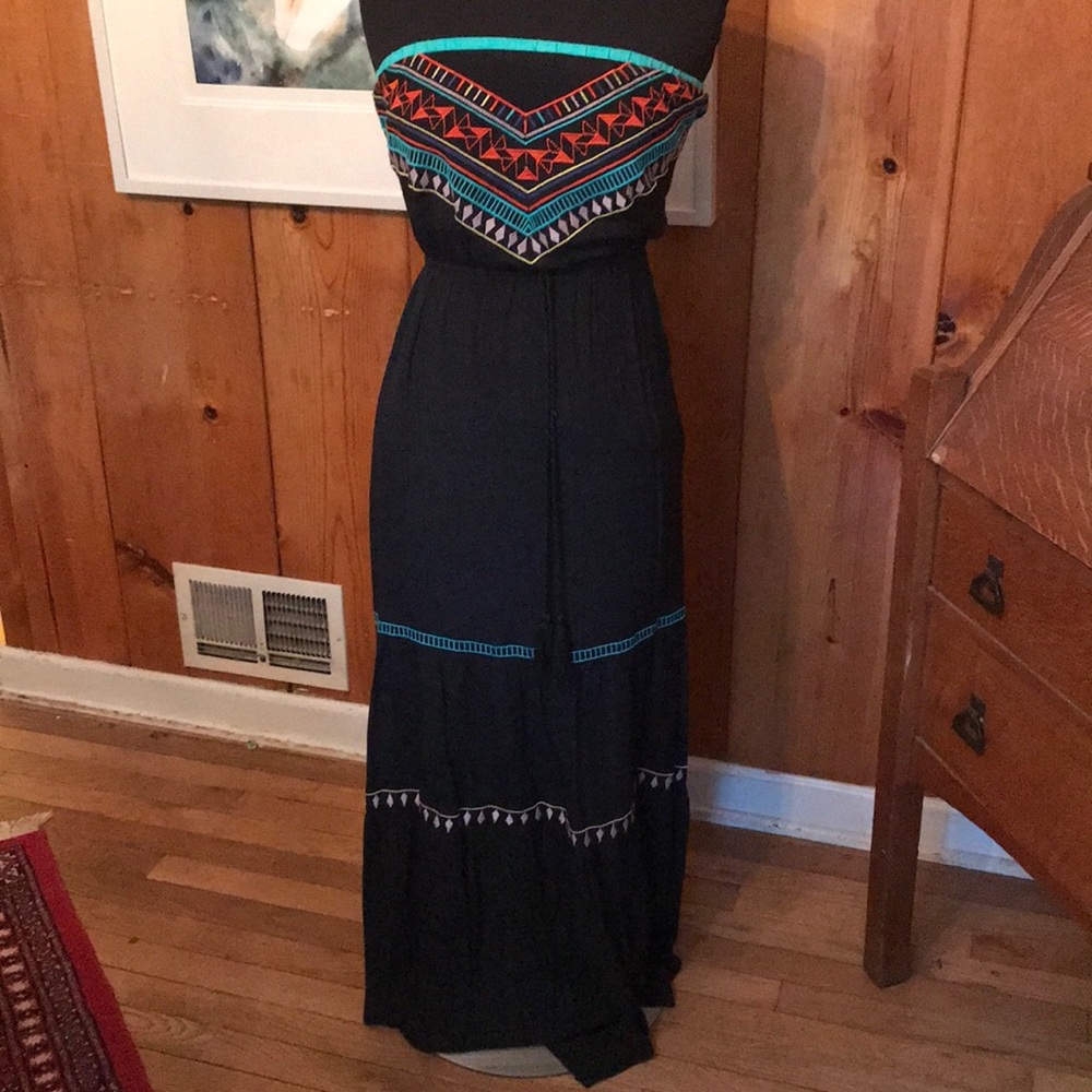 !NWT! Flying Tomato Embroidered Strapless Dress